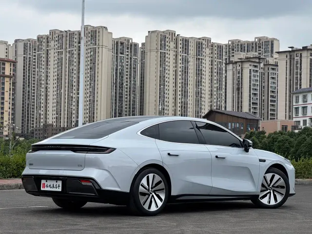 Geely Galaxy E8 — Фото автомобиля 14