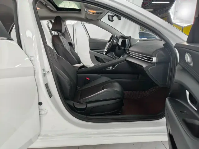 Hyundai Elantra — Фото автомобиля 19