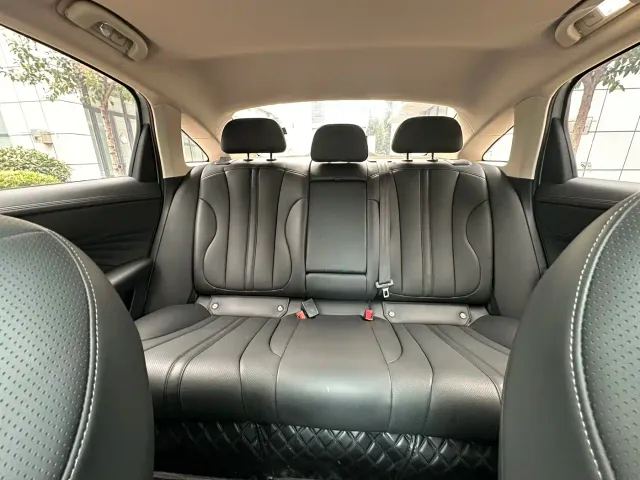 Roewe D7 — Фото автомобиля 13