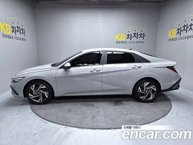 Hyundai Avante CN7 — Фото автомобиля 2