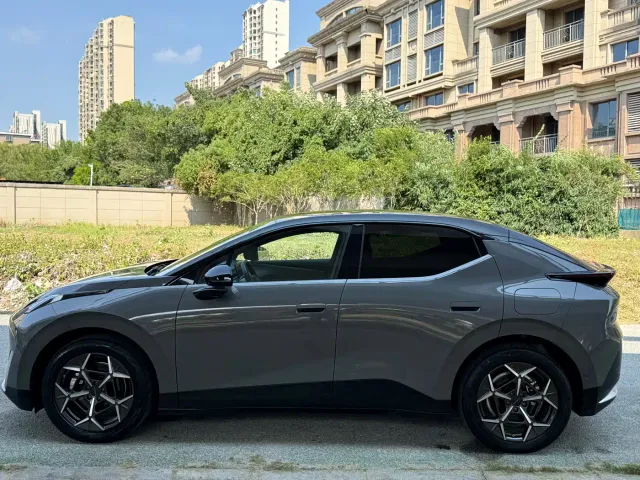 Lynk & Co Z20 — Фото автомобиля 6