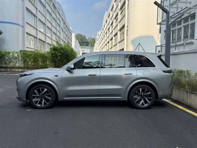 Li Auto L8 — Фото автомобиля 9
