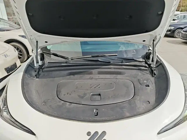 IM Motors LS6 — Фото автомобиля 19