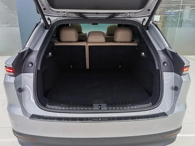 Li Auto i6 — Фото автомобиля 14
