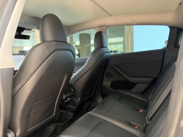Tesla Model Y — Фото автомобиля 14