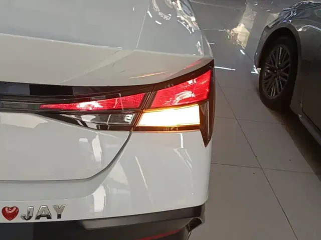 Hyundai Elantra — Фото автомобиля 7