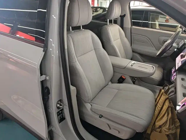 Leapmotor B10 — Фото автомобиля 24