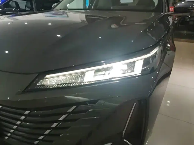 Changan Eado PHEV — Фото автомобиля 23