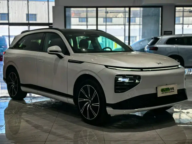 Xpeng G9 — Фото автомобиля 3