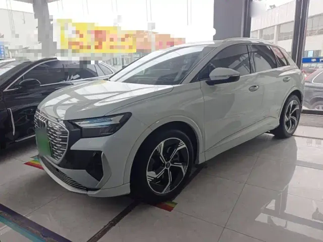 Фотография автомобиля — Audi Q4 e-tron
