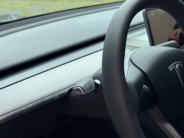 Tesla Model Y — Фото автомобиля 13