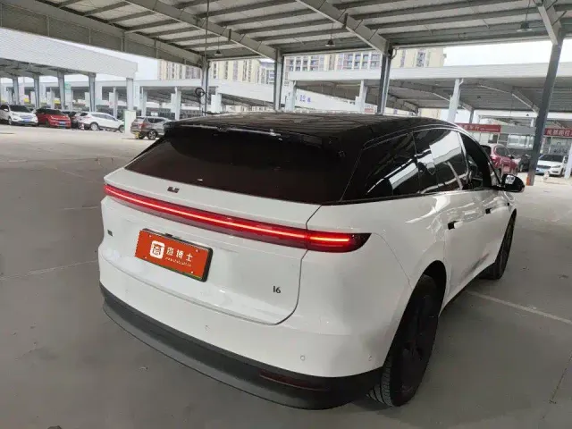 Li Auto i6 — Фото автомобиля 11