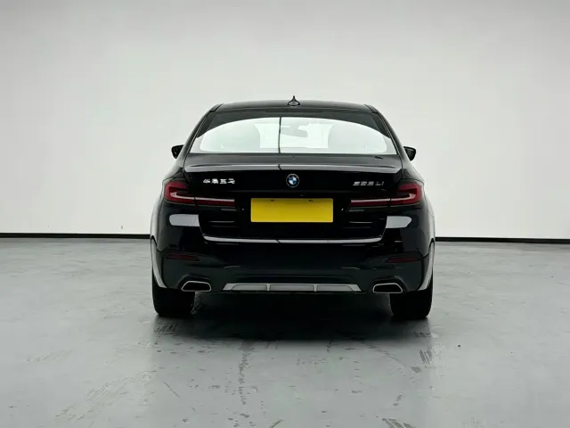 BMW 5 Series — Фото автомобиля 4