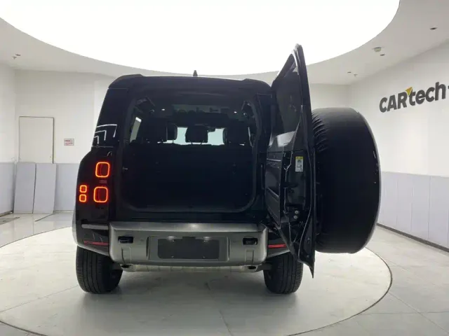 Land Rover Defender — Фото автомобиля 28