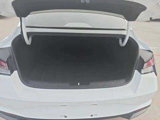 Hyundai Elantra — Фото автомобиля 4