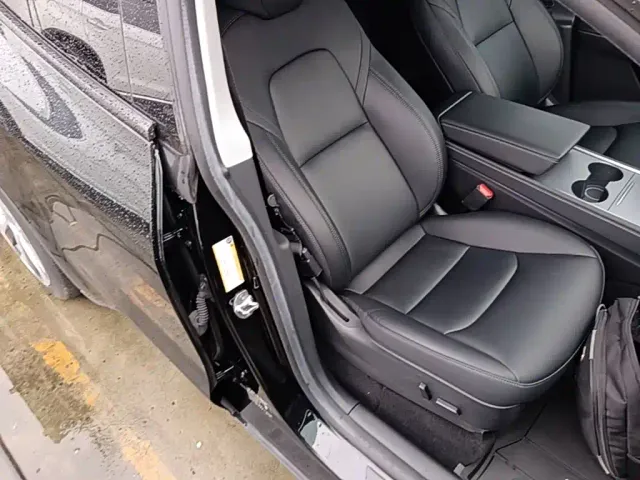 Tesla Model Y — Фото автомобиля 24