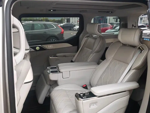 Volvo EM90 — Фото автомобиля 11