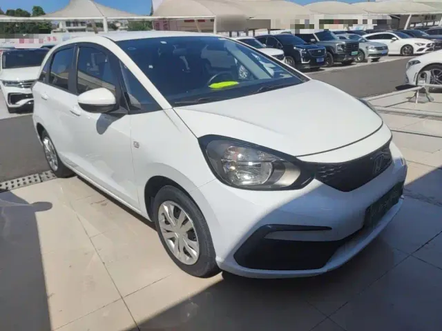 Honda Fit — Фото автомобиля 3