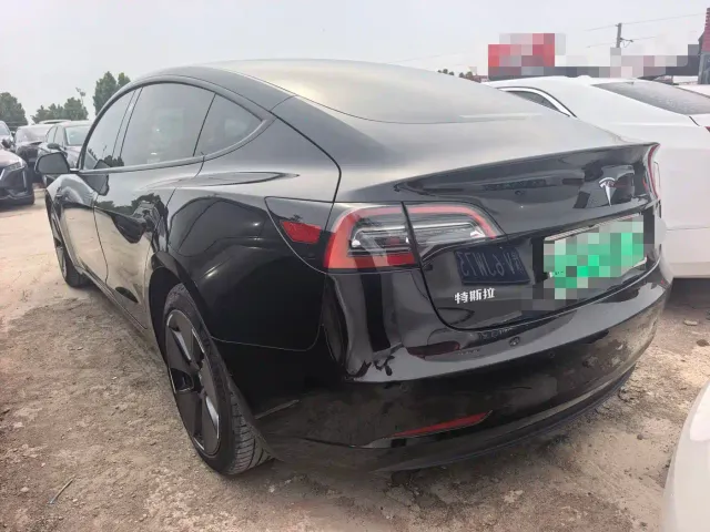 Tesla Model 3 — Фото автомобиля 9