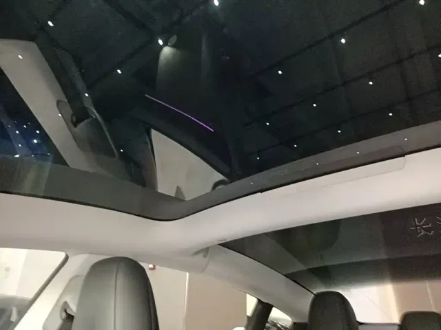 Tesla Model 3 — Фото автомобиля 17