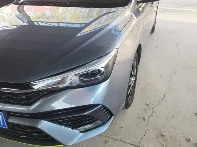 Roewe i5 — Фото автомобиля 5