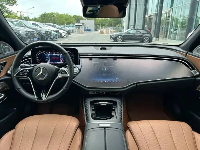 Mercedes-Benz E-Class — Фото автомобиля 17