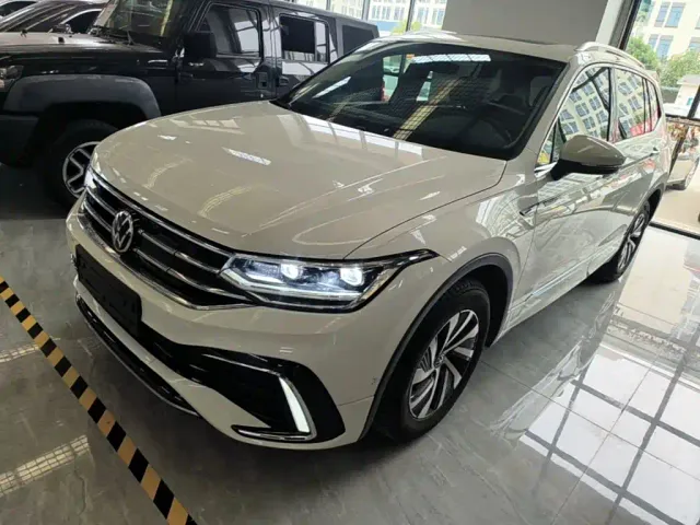 Фотография автомобиля — Volkswagen Tiguan L PHEV