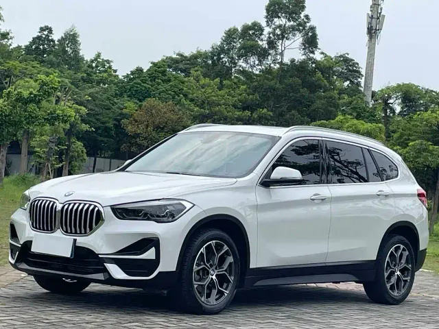 Фотография автомобиля — BMW X1