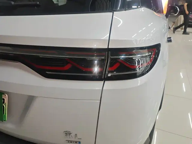 BYD Song L DM-i — Фото автомобиля 23
