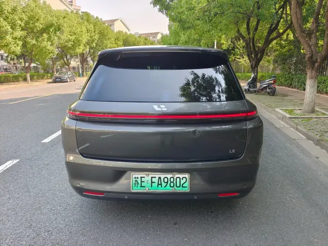 Li Auto L8 — Фото автомобиля 9