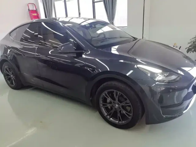 Tesla Model Y — Фото автомобиля 3