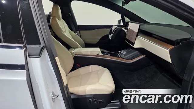 Tesla Model X — Фото автомобиля 12