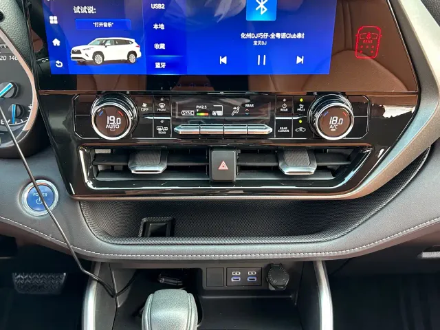 Toyota Highlander — Фото автомобиля 17
