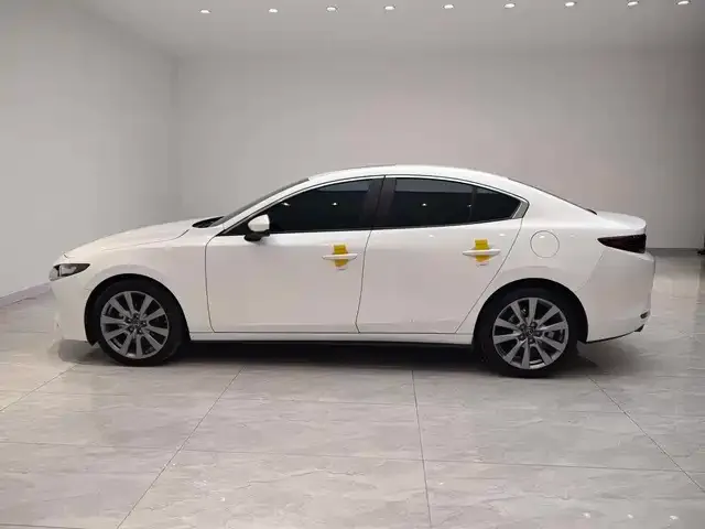 Mazda Axela — Фото автомобиля 8