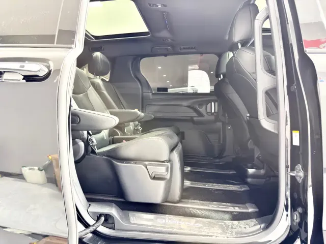 Toyota Sienna — Фото автомобиля 11