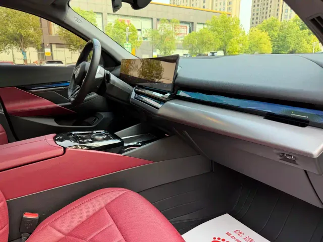 BMW i5 — Фото автомобиля 9
