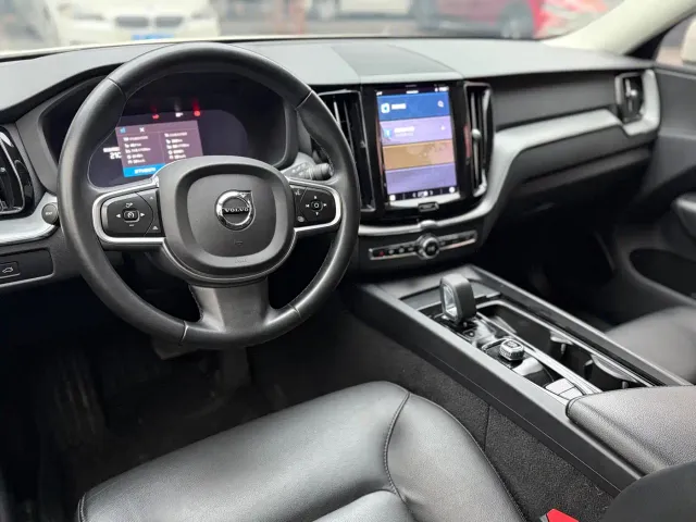 Volvo XC60 — Фото автомобиля 7