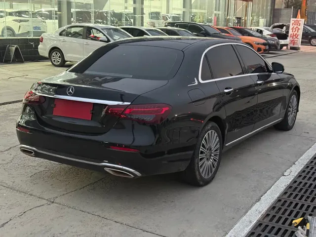 Mercedes-Benz E-Class — Фото автомобиля 9