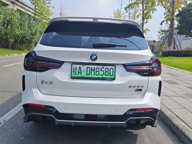 BMW iX3 — Фото автомобиля 6