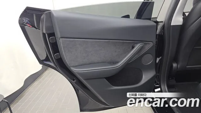 Tesla Model Y — Фото автомобиля 14
