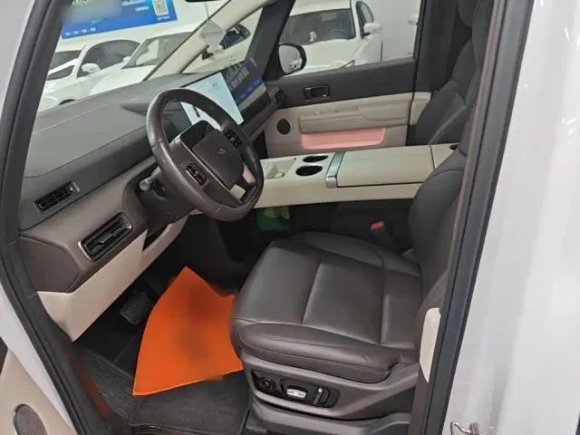 Li Auto MEGA — Фото автомобиля 14