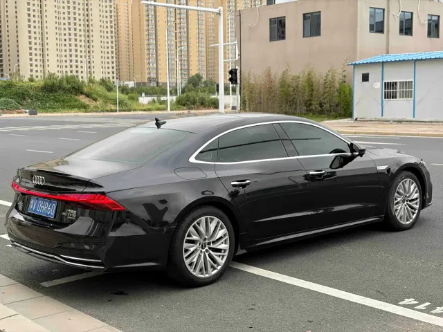 Audi A7L — Фото автомобиля 9