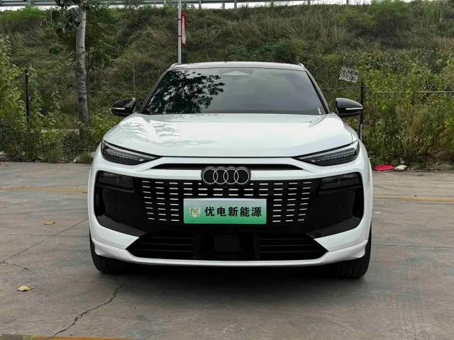 Audi Q6L e-tron — Фото автомобиля 2