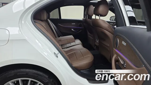 Mercedes-Benz E-Class — Фото автомобиля 11