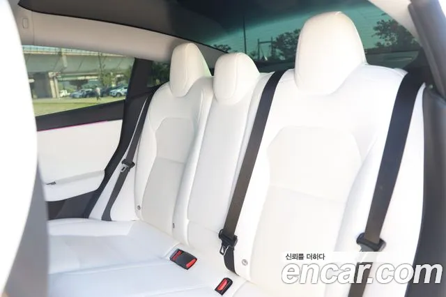 Tesla Model 3 — Фото автомобиля 10