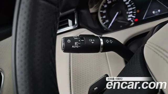 Land Rover Range Rover Velar Range Rover Velar 2.0 P250 R-Dynamic SE — Фото автомобиля 23
