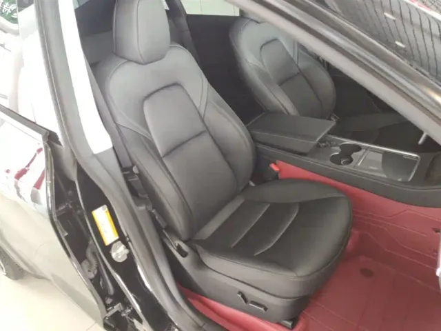 Tesla Model Y — Фото автомобиля 24
