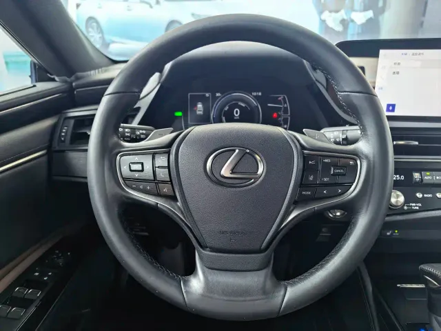 Lexus ES — Фото автомобиля 11