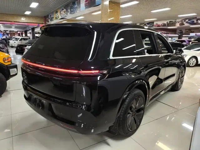 Li Auto L8 — Фото автомобиля 6