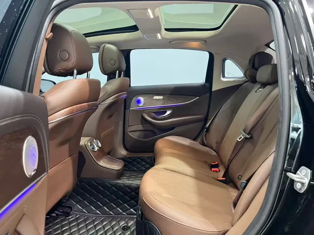 Mercedes-Benz E-Class — Фото автомобиля 5
